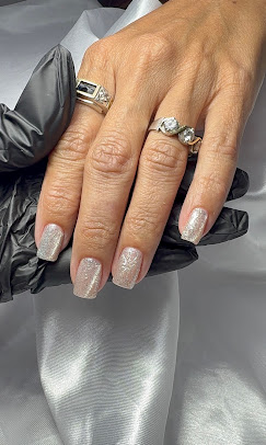 Trabalho de unhas realizado no Studio Simone Laurentina