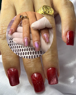 Trabalho de unhas realizado no Studio Simone Laurentina