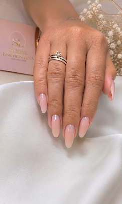 Trabalho de unhas realizado no Studio Simone Laurentina