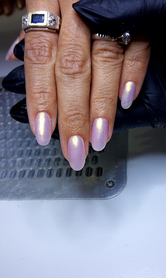 Trabalho de unhas realizado no Studio Simone Laurentina