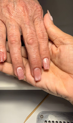 Trabalho de unhas realizado no Studio Simone Laurentina