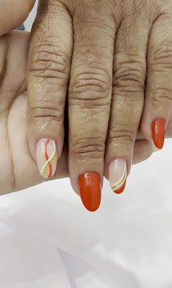 Trabalho de unhas realizado no Studio Simone Laurentina