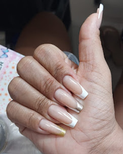 Trabalho de unhas realizado no Studio Simone Laurentina