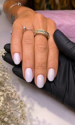 Trabalho de unhas realizado no Studio Simone Laurentina