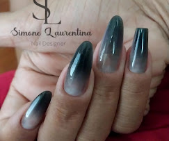 Trabalho de unhas realizado no Studio Simone Laurentina