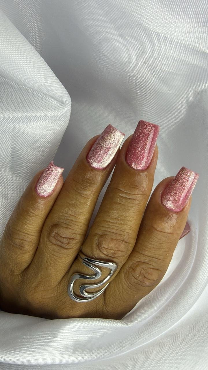 Trabalho de unhas realizado no Studio Simone Laurentina